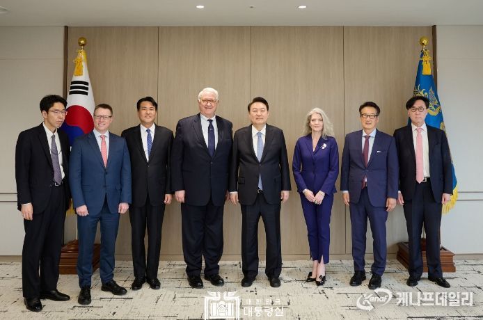 3월 6일 윤석열 대통령은 美 전략국제문제연구소(CSIS) 대표단을 접견하고, 한미관계 발전방안과 주요 지역 및 글로벌 정세에 대해 의견을 교환했다.