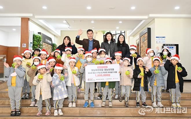 재능어린이집·재능유치원,이웃돕기 후원금 100만 원 전달