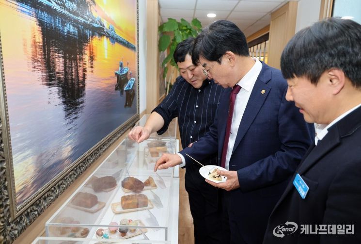 장흥군버섯산업연구원, 원목 표고 혁신 ‘건강 먹거리’ 개발