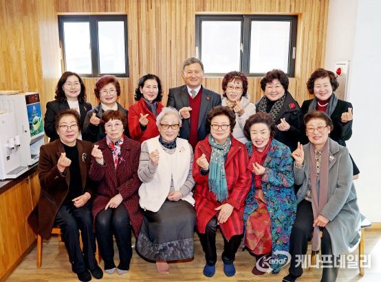 김완근 제주시장, 역대 김만덕상 수상자와 간담회 가져
