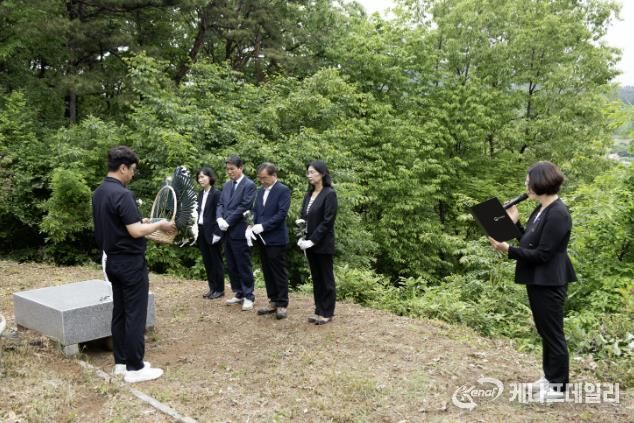 김돈곤 청양군수, 광복 80주년 맞아 독립유공자 묘소 참배