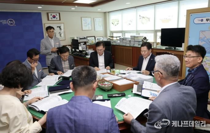 군수실에서 진행된 청렴 소통 회의