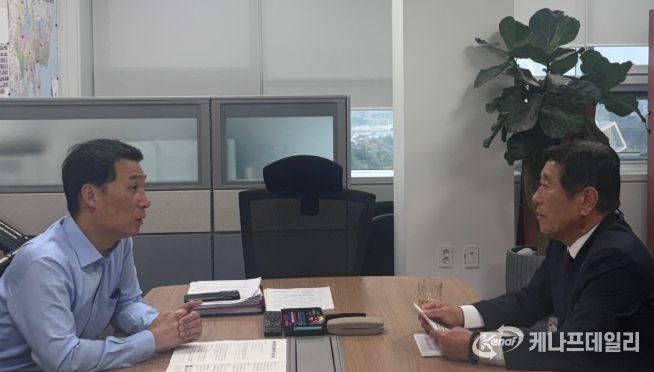 행정안전부 하종목 지방재정국장과 업무협의를 추진하고 있는 조상래 곡성군수