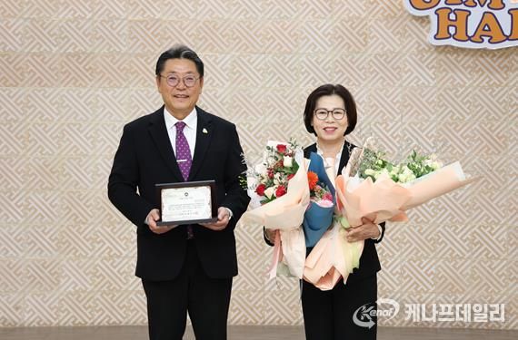 김해시 (주)벽산인슈로 지영란 대표,11월 자랑스러운 김해 CEO상 수상