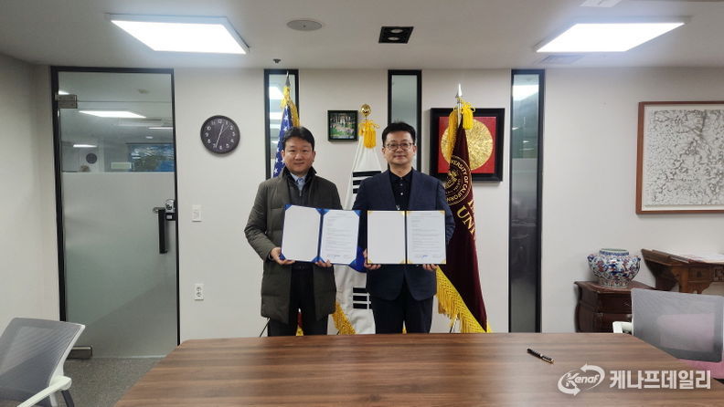 (왼쪽) 팍스글로벌 대표 다니엘 서 (오른쪽) 서정호대표