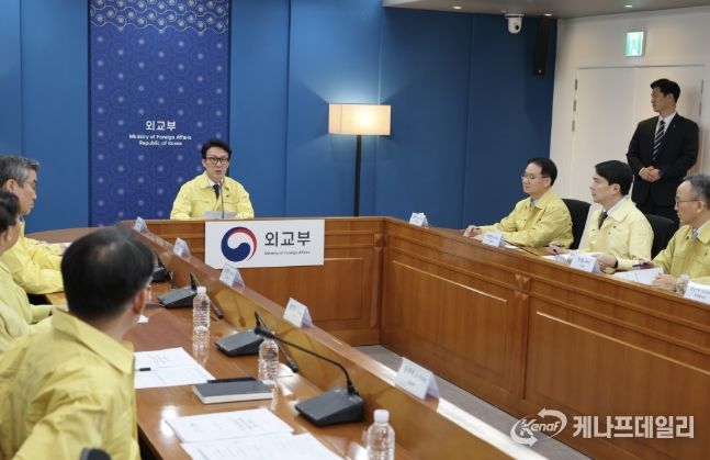 김민석 국무총리가 9일 세종대로 정부서울청사에서 열린 재외국민 보호 점검회의를 주재하고 있다.(국무조정실)