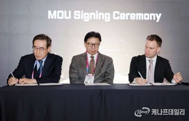 좌측부터 부산경제진흥원장 송복철 부산시장 박형준 헝가리 수출진흥청 , , (HEPA) 부대표 Dr. Gábor Peter Artner