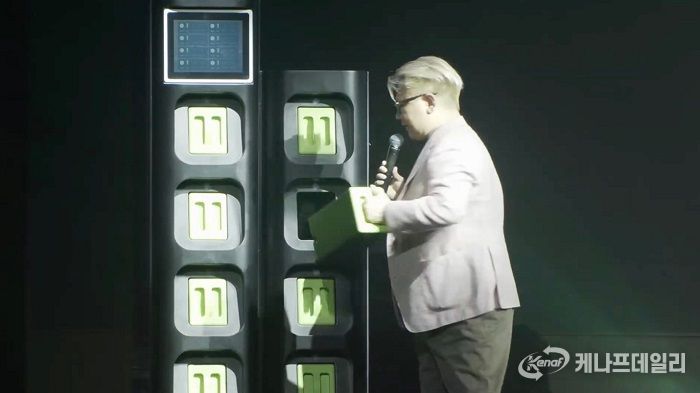 제주도 컨퍼런스에서 세계최초 스왑스테이션(VSS) 을 시연하는 박가람 대표