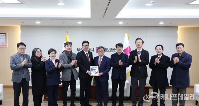 부산시, 26일 부산‧경남 행정통합 공론화위원회 최종 의견서 전달 받아