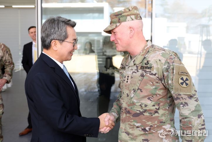 김동연 경기도지사, 조셉 힐버트 신임 미8군 사령관 만나 한미동맹 강화 위한 협력 약속